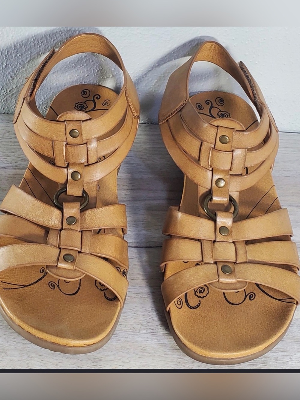 Women’s Tan and black strapped sandals